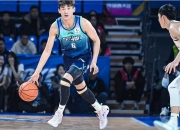 爱游戏-四川男篮在比赛中挺身而出，最终赢得胜利