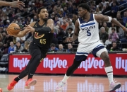 爱游戏官方-森林狼队韦德恢复状态，带领球队取胜