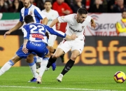 爱游戏娱乐-塞维利亚主场告负巴伦西亚，错失三分机会