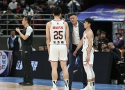 爱游戏官方-年轻球员突破性表现，成为球队新核心