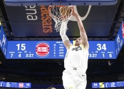 爱游戏体育-爵士主场击溃活塞，保持不败