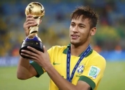 爱游戏体育-巴西球员在国际比赛中斗志昂扬