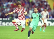 爱游戏入口-葡萄牙与克罗地亚在场上展开对决