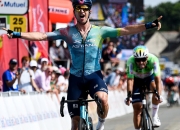 爱游戏官方-哥伦比亚队队员拼搏奋斗赢得赞誉