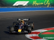 爱游戏娱乐-红牛二队鏖战迈凯伦，阿隆索点燃赛场