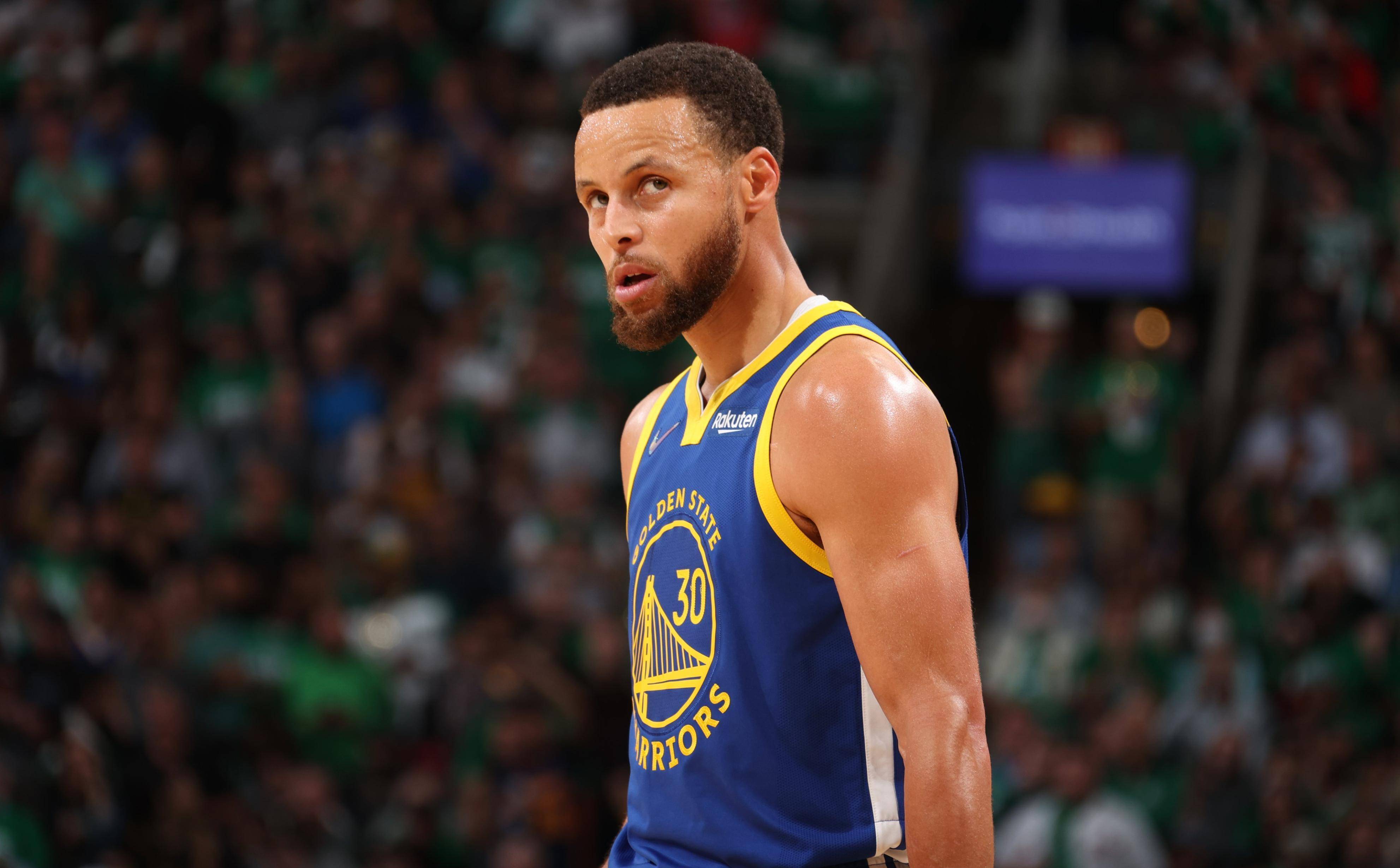 勇士队后卫球员成为比赛关键人物 勇士队后卫球员成为比赛关键人物