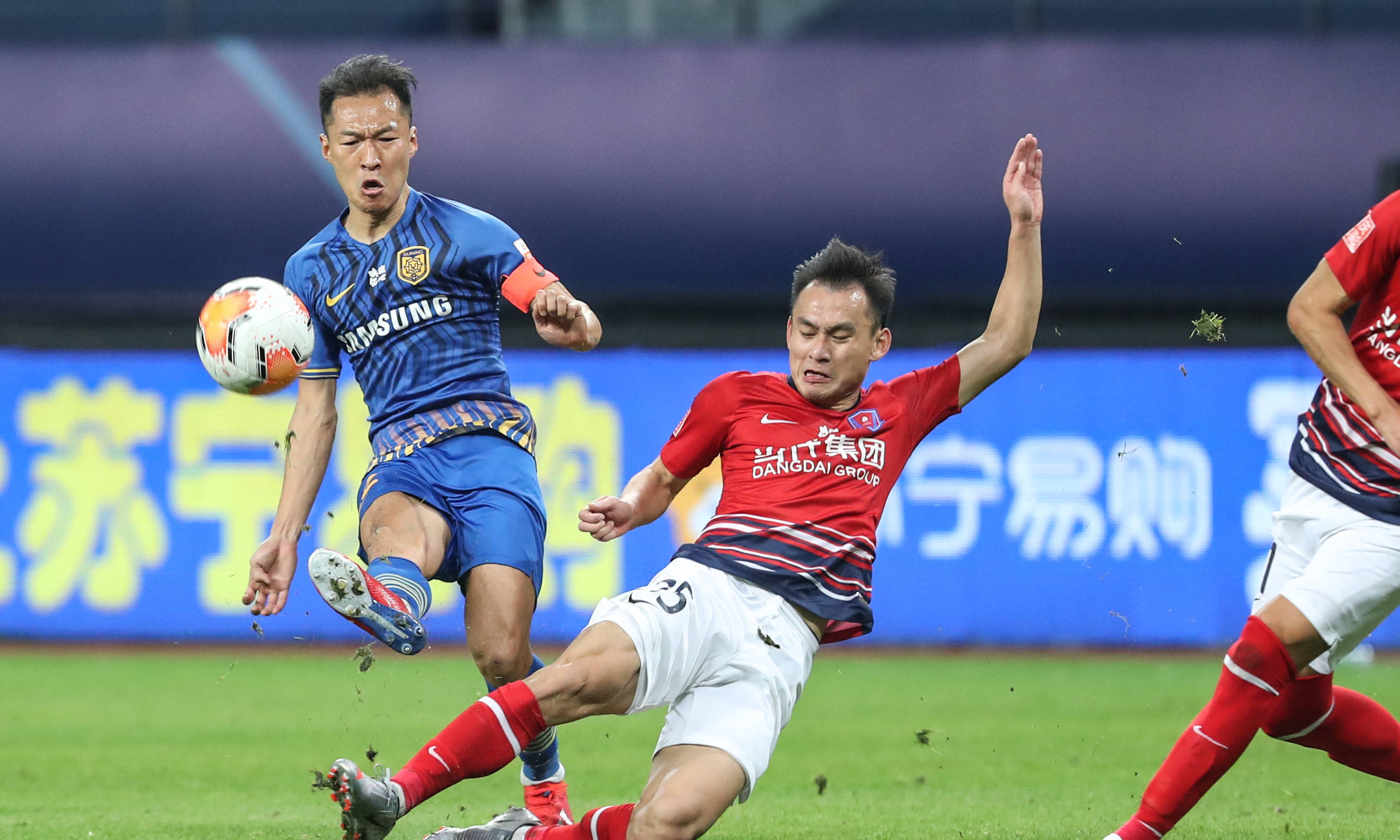 忠实球迷通过各种方式支持自己心爱的球队的简单介绍 忠实球迷通过各种方式支持自己心爱的球队的简单介绍