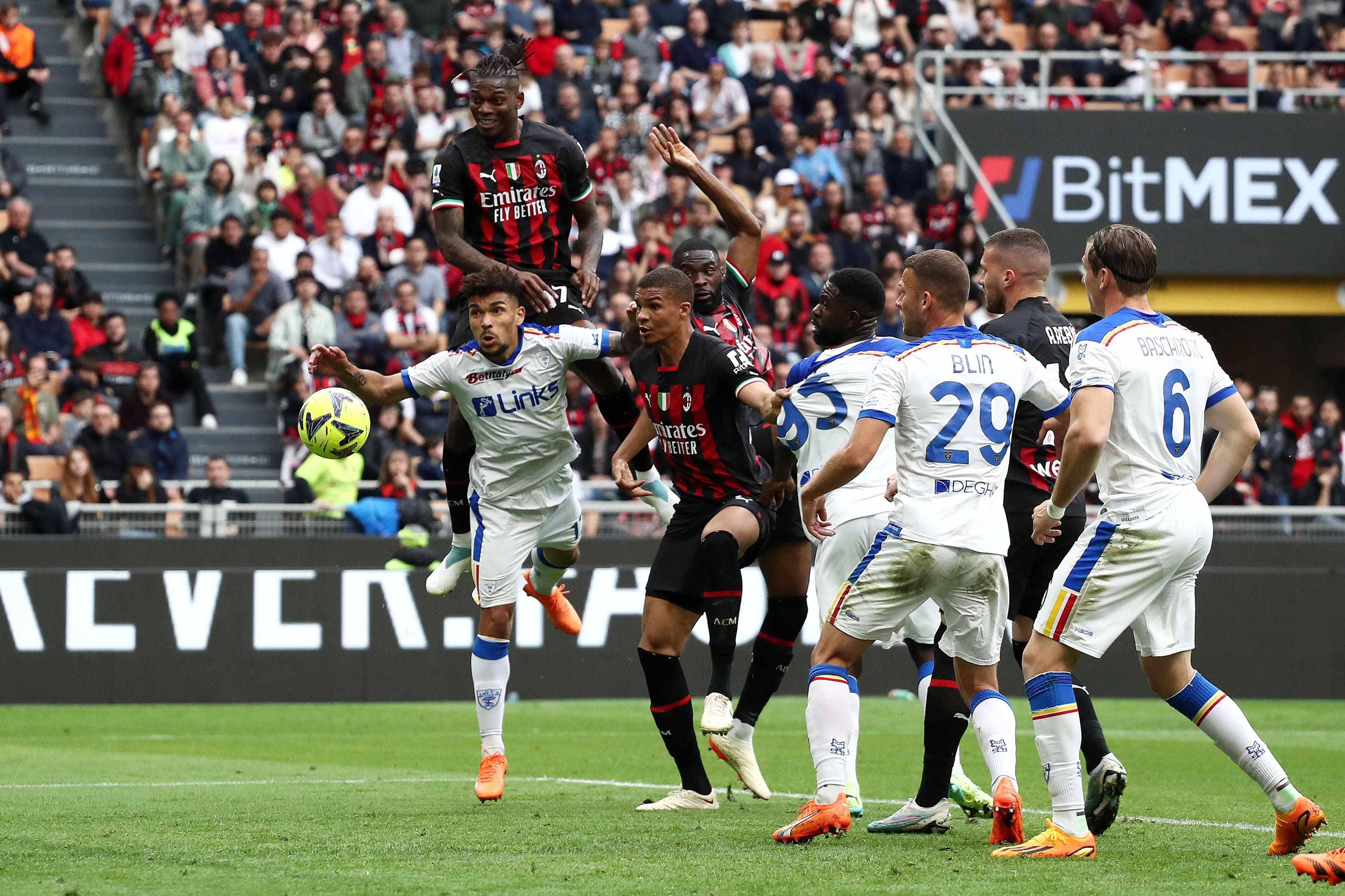 关于AC米兰积分领先，目标冲击冠军的信息