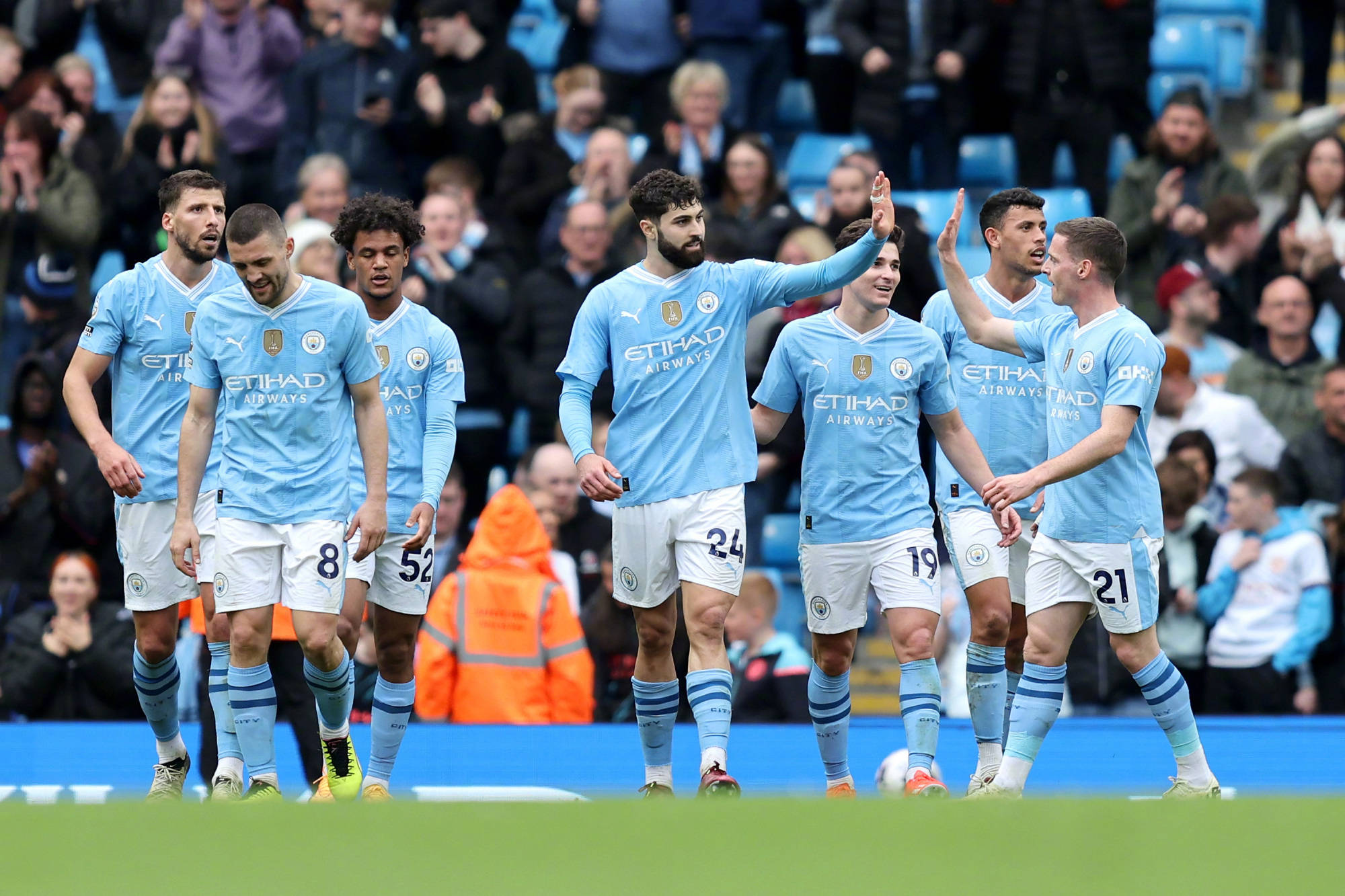 曼城豪取四连胜，击败对手，雄霸榜首