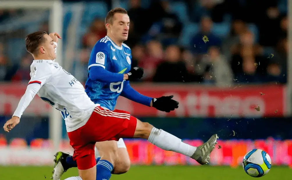 包含兰斯客场击败里尔，继续领跑积分榜的词条