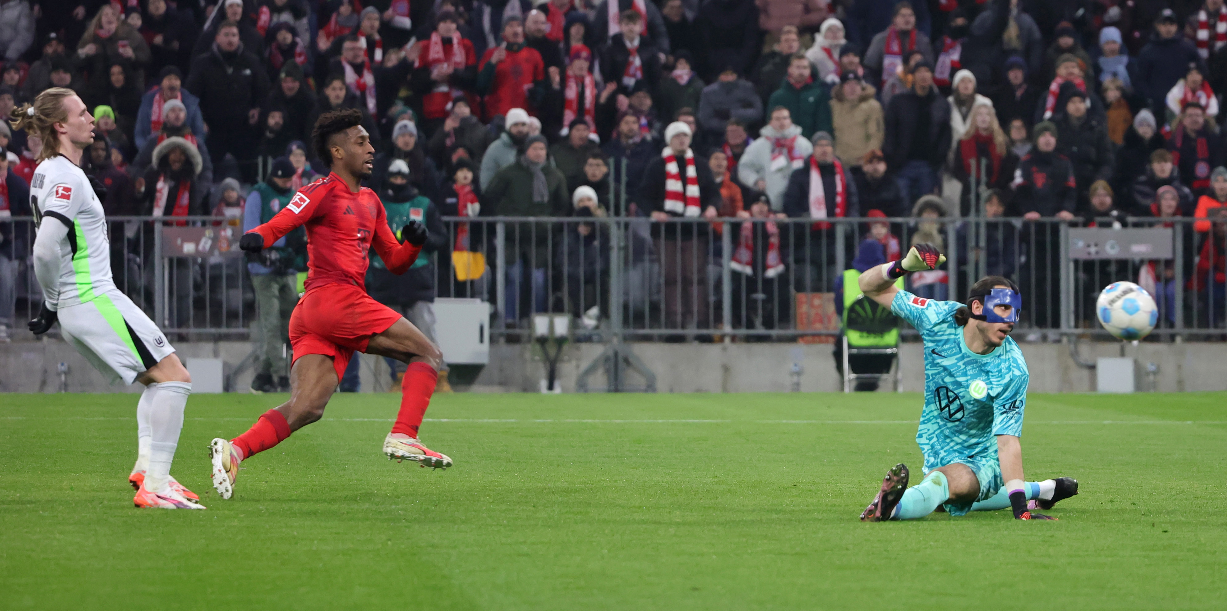 汉堡队后卫因紧急伤病退出下场比赛