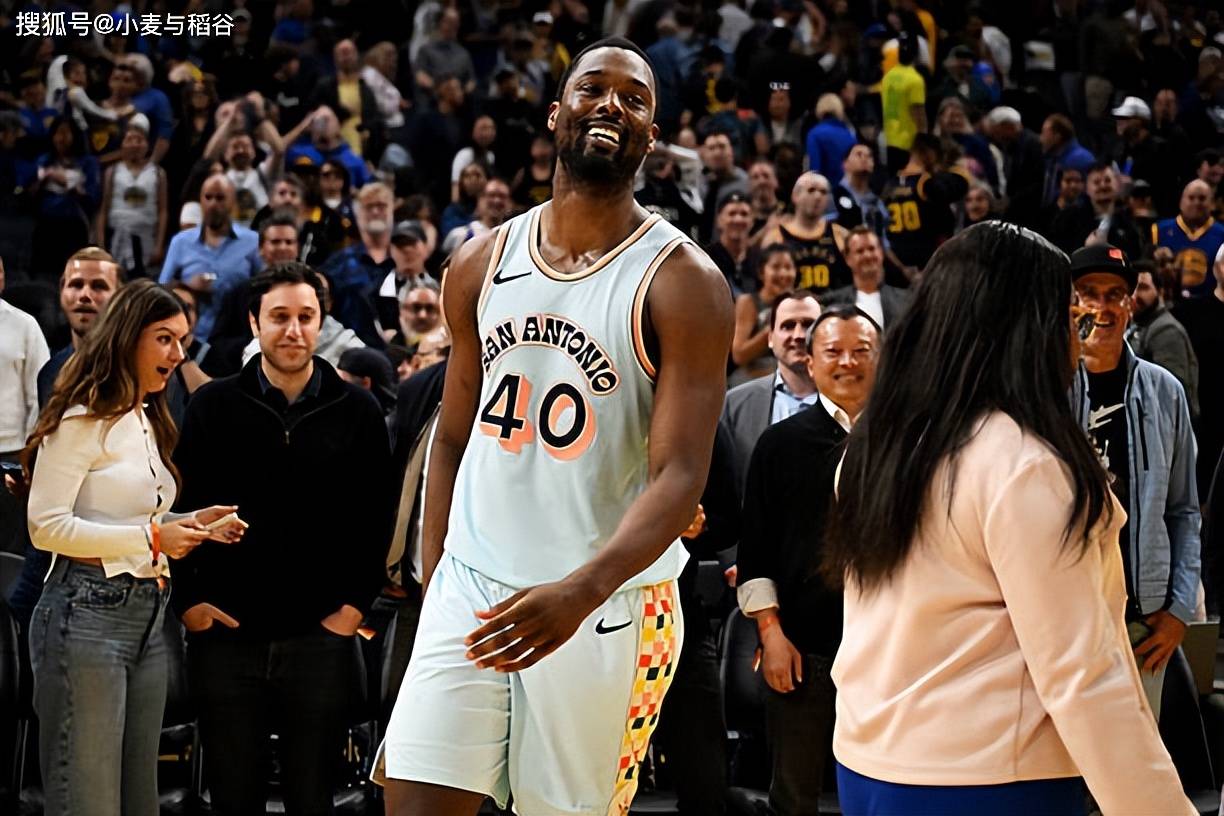 包含马刺老将受伤缺阵，球队背景腰带更新！的词条