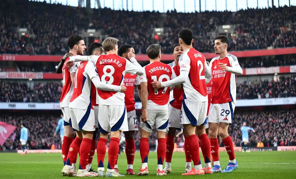 球队在比赛中以一球之差赢下激动人心的胜利 球队在比赛中以一球之差赢下激动人心的胜利