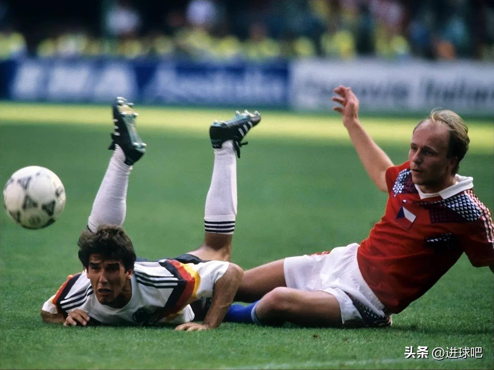 捷克中锋射门技术精湛近期成为球队进攻焦点 捷克中锋射门技术精湛近期成为球队进攻焦点