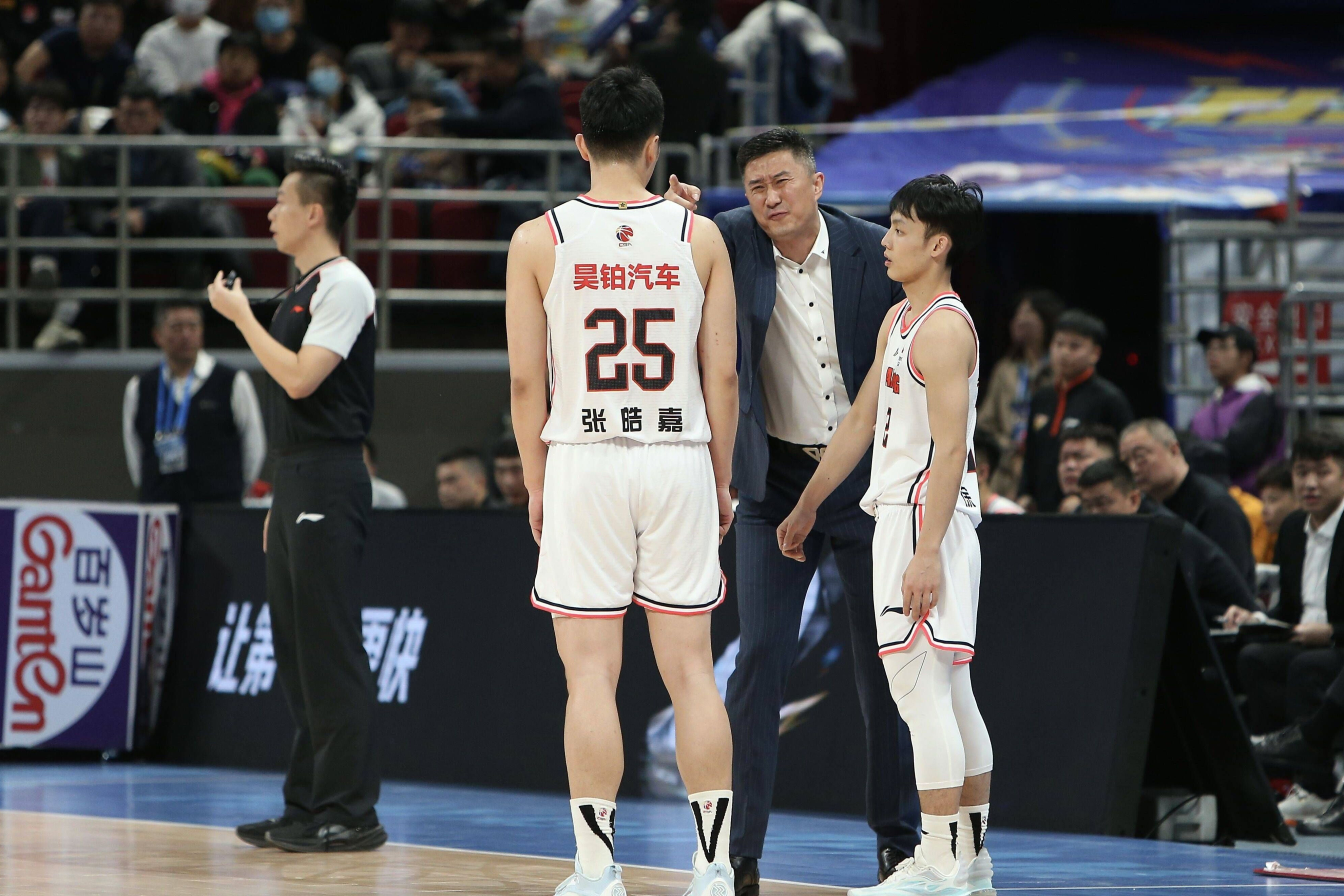 年轻球员突破性表现,成为球队新核心 年轻球员突破性表现,成为球队新核心