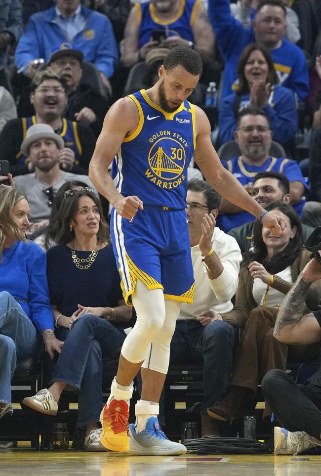 包含勇士客场擒下对手,库里发挥稳定贡献关键三分的词条 包含勇士客场擒下对手,库里发挥稳定贡献关键三分的词条