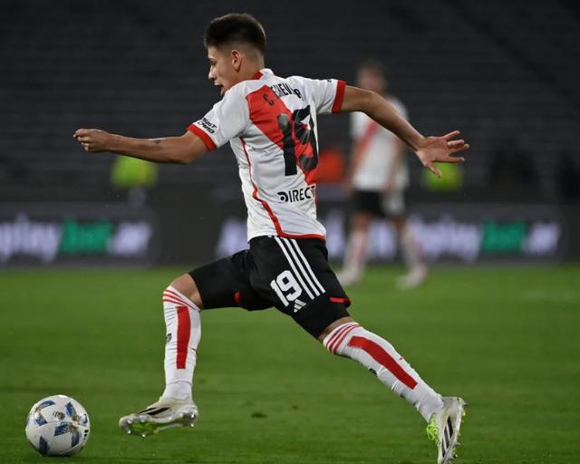 曼城豪签阿根廷新星,创纪录转会费的简单介绍 曼城豪签阿根廷新星,创纪录转会费的简单介绍