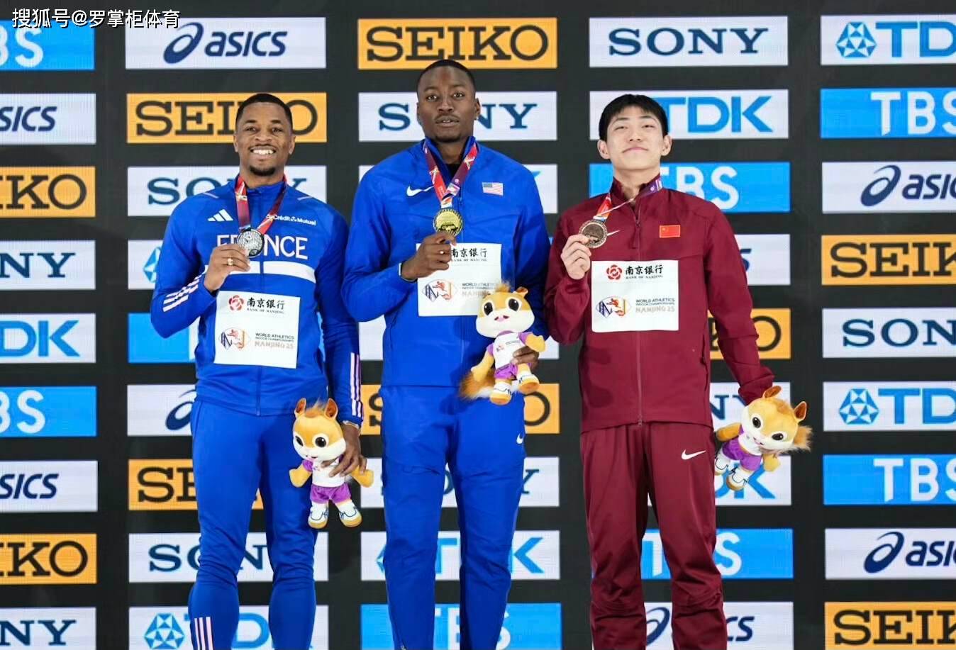 快速发展的足球比赛中涌现了新星 快速发展的足球比赛中涌现了新星