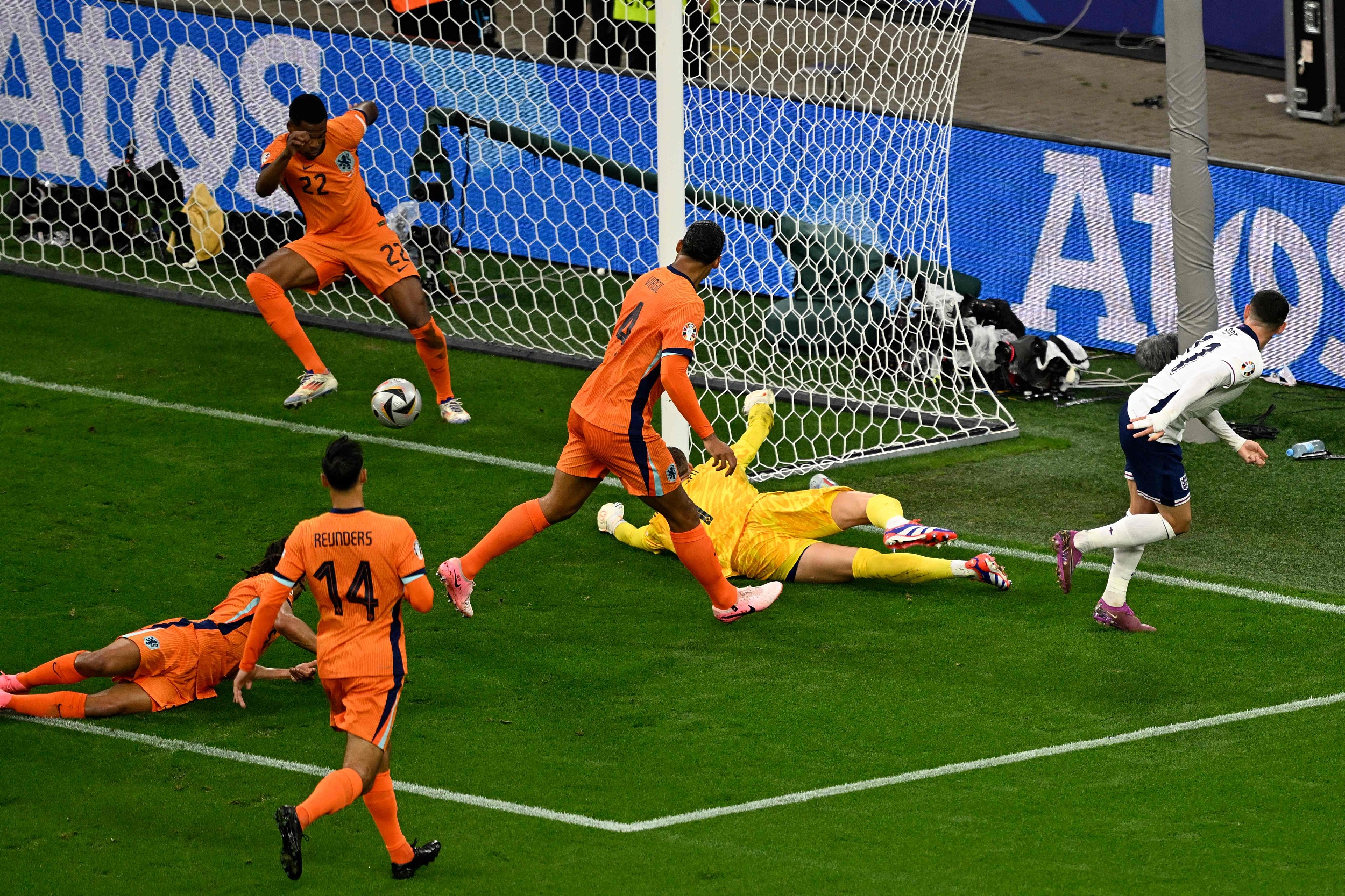 英格兰队遭遇挑战,击败捷克晋级 英格兰队遭遇挑战,击败捷克晋级