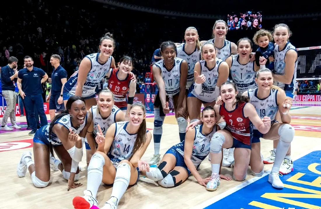 墨西哥女篮队员全力以赴击败对手