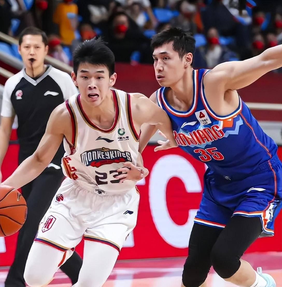 不甘示弱向前冲刺,球队团结一心困难重重的简单介绍 不甘示弱向前冲刺,球队团结一心困难重重的简单介绍