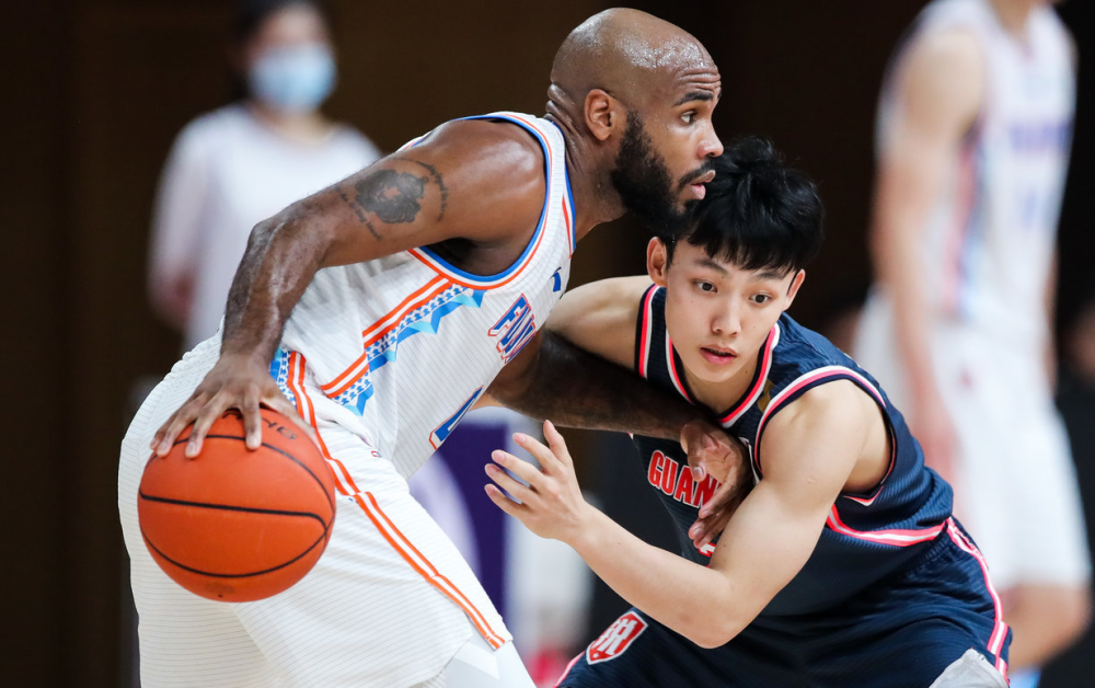 包含联赛冠军分庭抗礼展开激烈争夺的词条