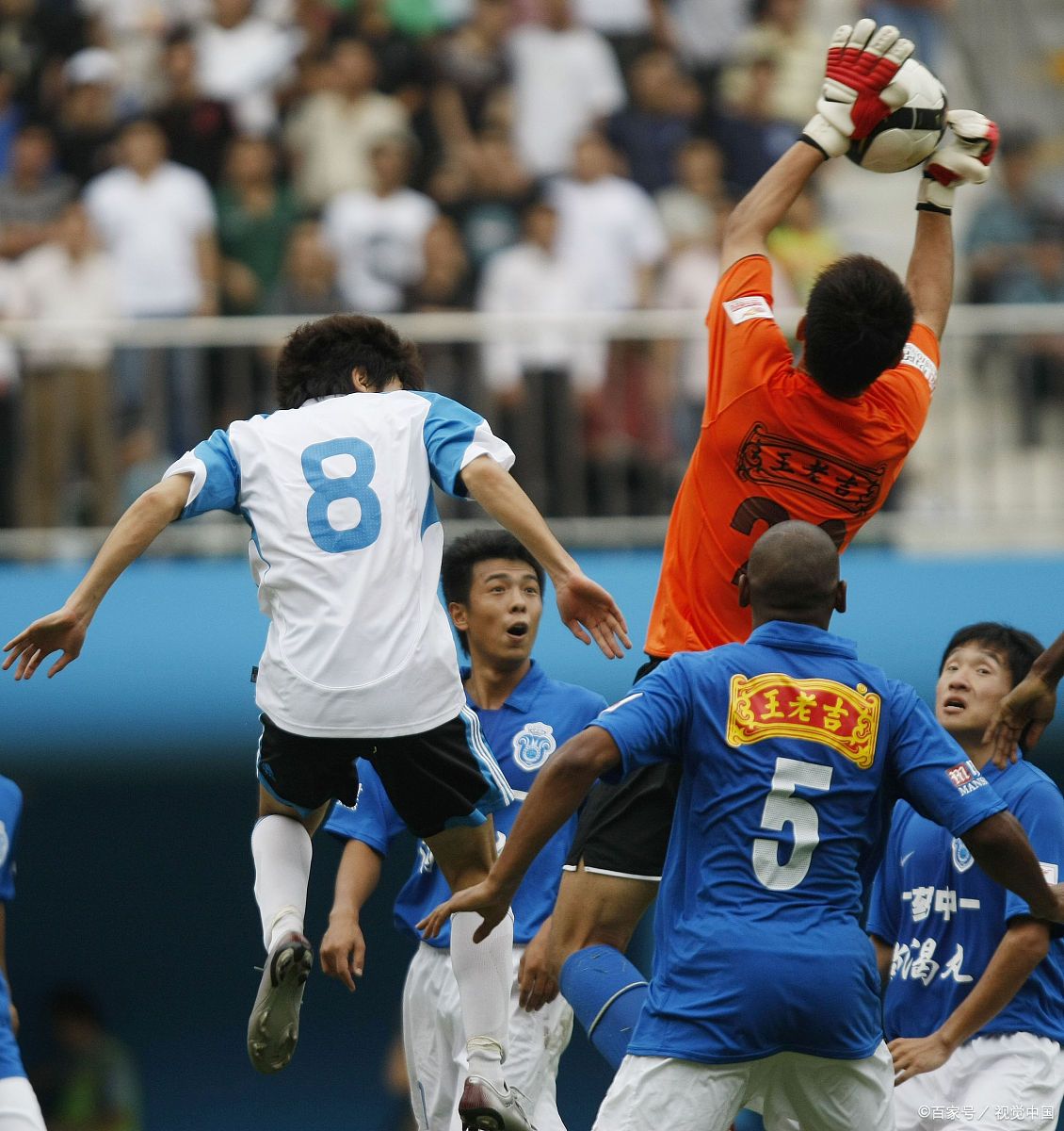 中国职业足球赛事引爆体育界 中国职业足球赛事引爆体育界