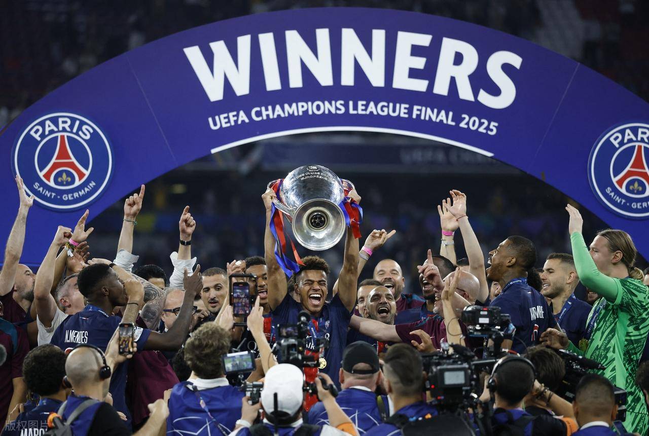 法超豪强巴黎圣日耳曼集中训练,备战欧冠联赛的简单介绍 法超豪强巴黎圣日耳曼集中训练,备战欧冠联赛的简单介绍