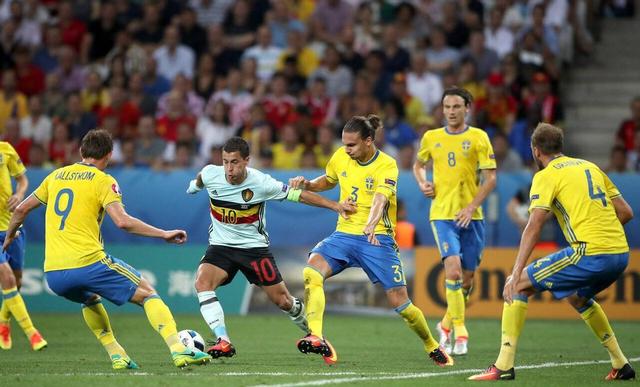 关于瑞典球员在场上全力以赴努力拼搏的信息 关于瑞典球员在场上全力以赴努力拼搏的信息