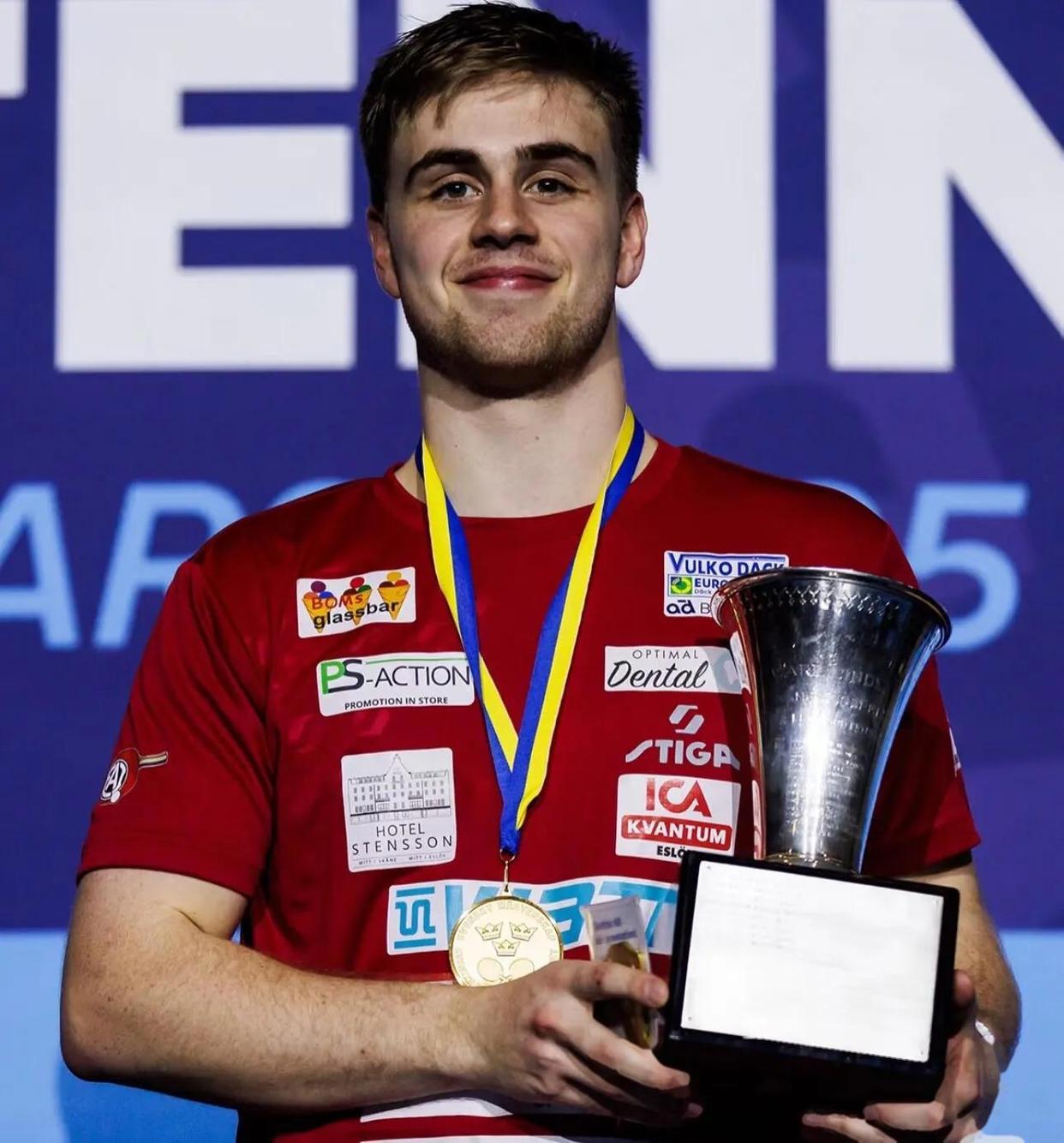 关于瑞典球员在场上全力以赴努力拼搏的信息 关于瑞典球员在场上全力以赴努力拼搏的信息