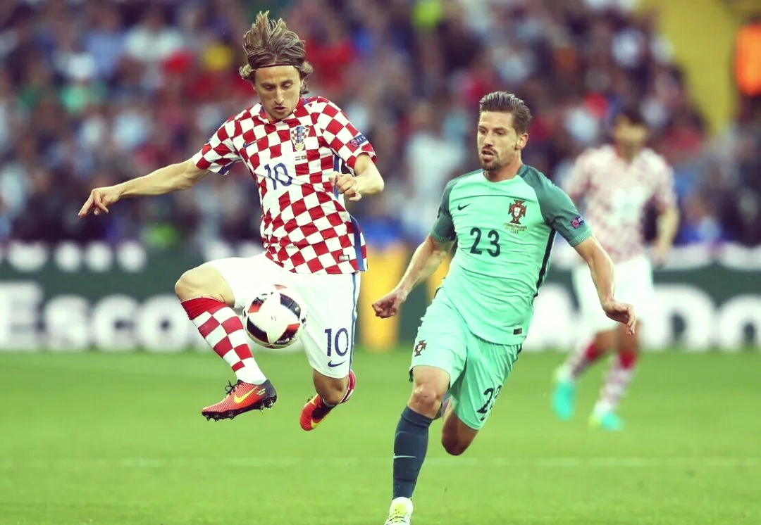 葡萄牙与克罗地亚在场上展开对决