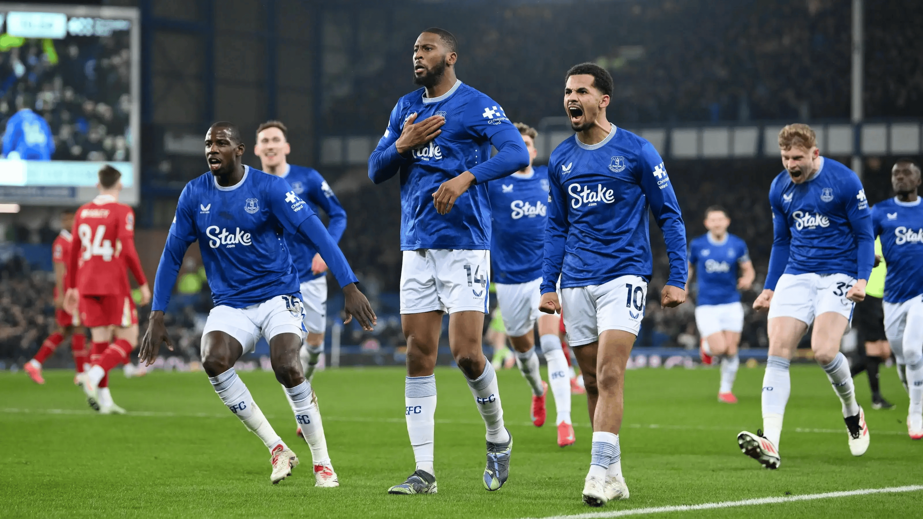 包含捷克球员在埃弗顿立下汗马功劳，受到球迷追捧的词条