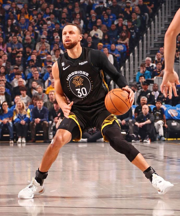 独行侠客场落败，卢卡连场表现低迷