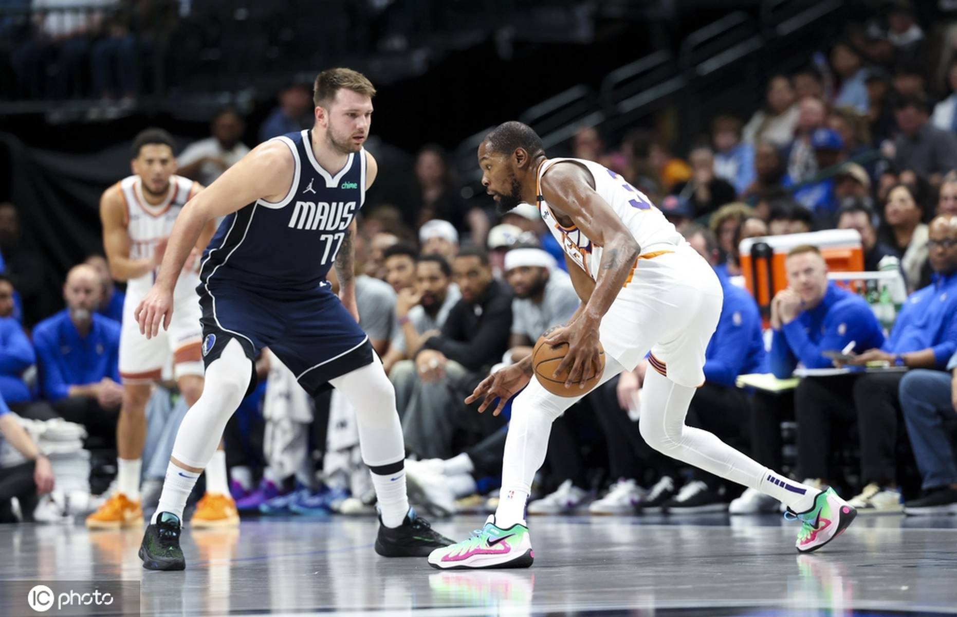 独行侠客场落败，卢卡连场表现低迷