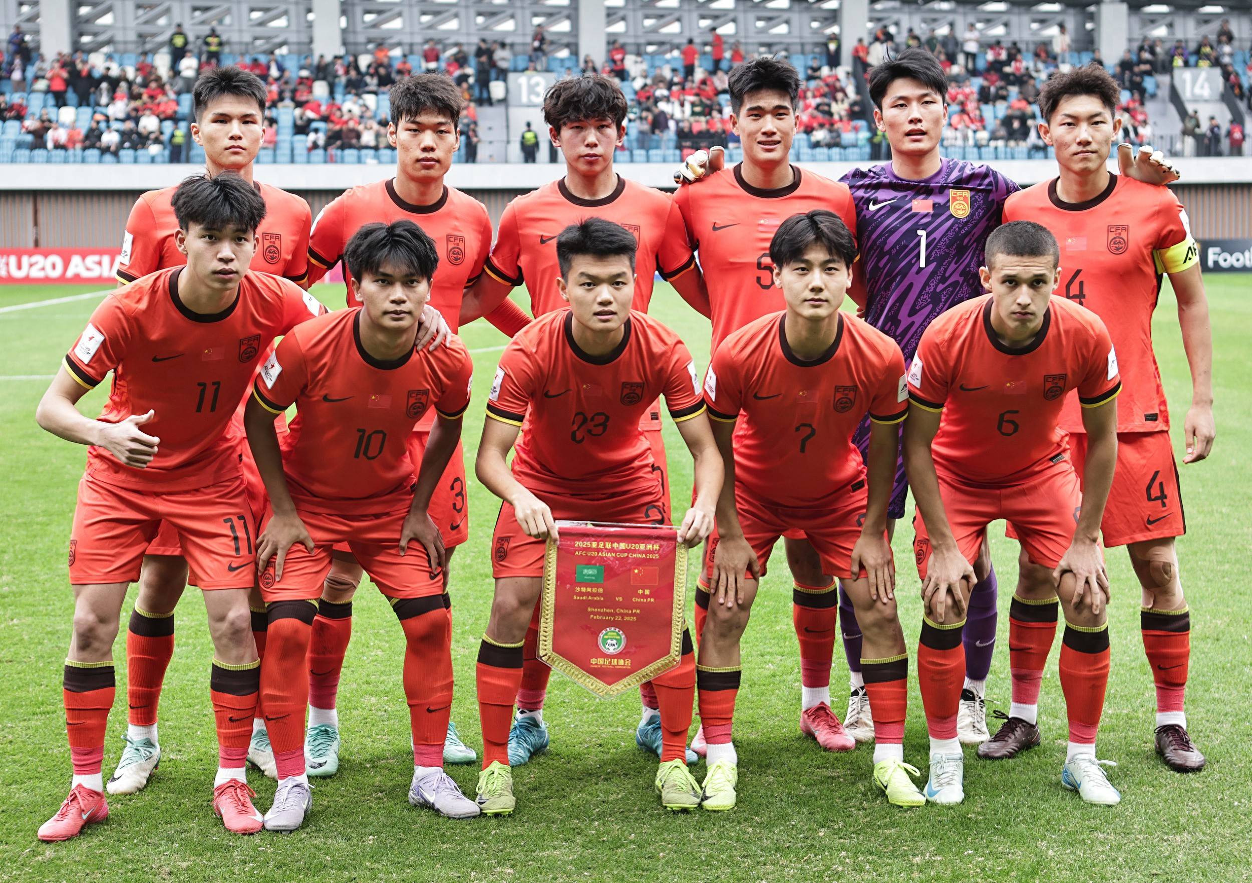 包含紧张对抗,国内足球联赛球员实力大比拼的词条 包含紧张对抗,国内足球联赛球员实力大比拼的词条