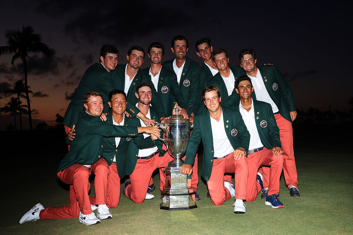 球员在比赛中展现团队合作精神