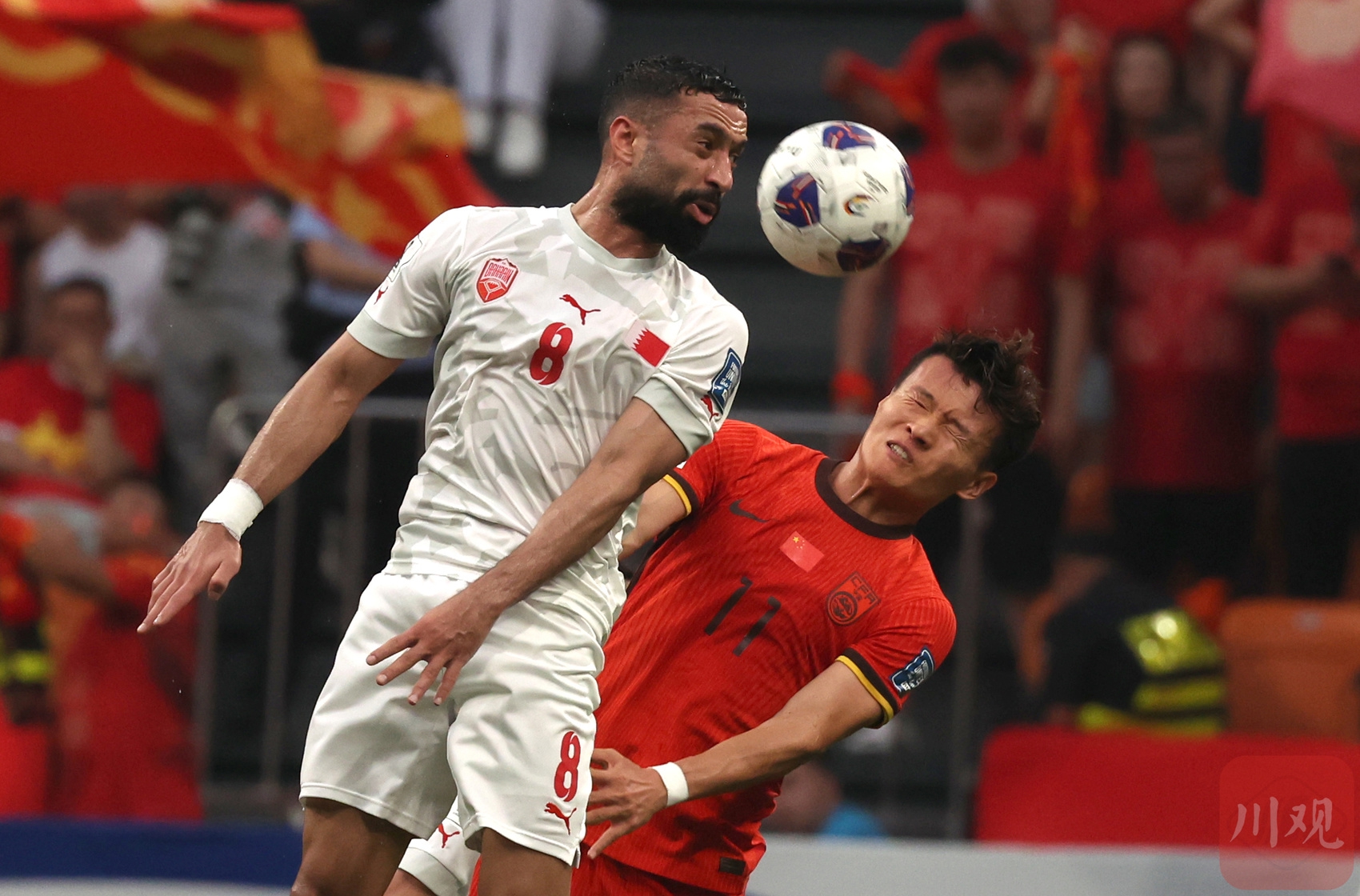 巴林女足选手在比赛中突破封堵 巴林女足选手在比赛中突破封堵