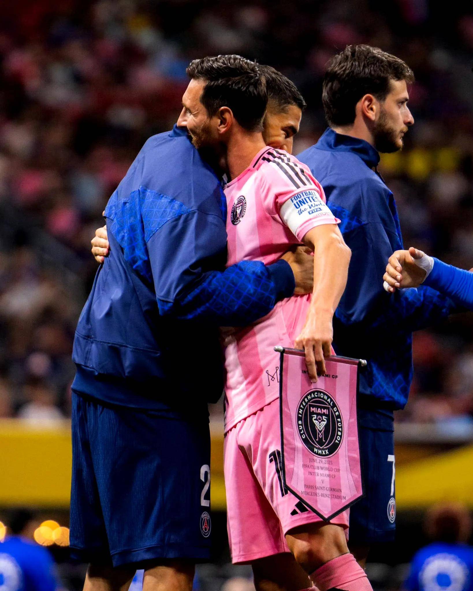 关于东道主选手斩获冠军,引发观众热烈欢呼的信息 关于东道主选手斩获冠军,引发观众热烈欢呼的信息