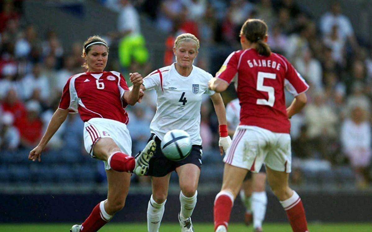 英格兰女足队备战世界杯,全力冲击冠军 英格兰女足队备战世界杯,全力冲击冠军