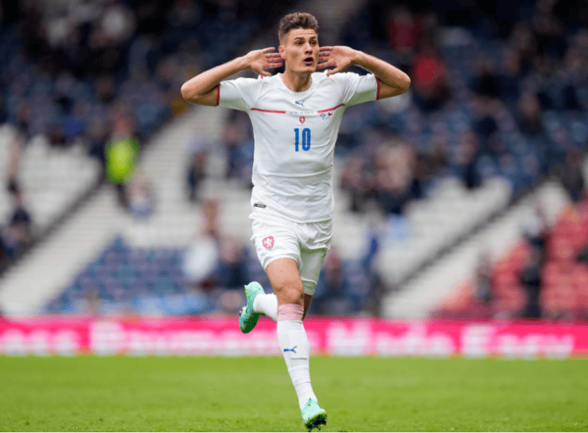 包含捷克主场大胜阿塞拜疆，积分排名有所上升的词条