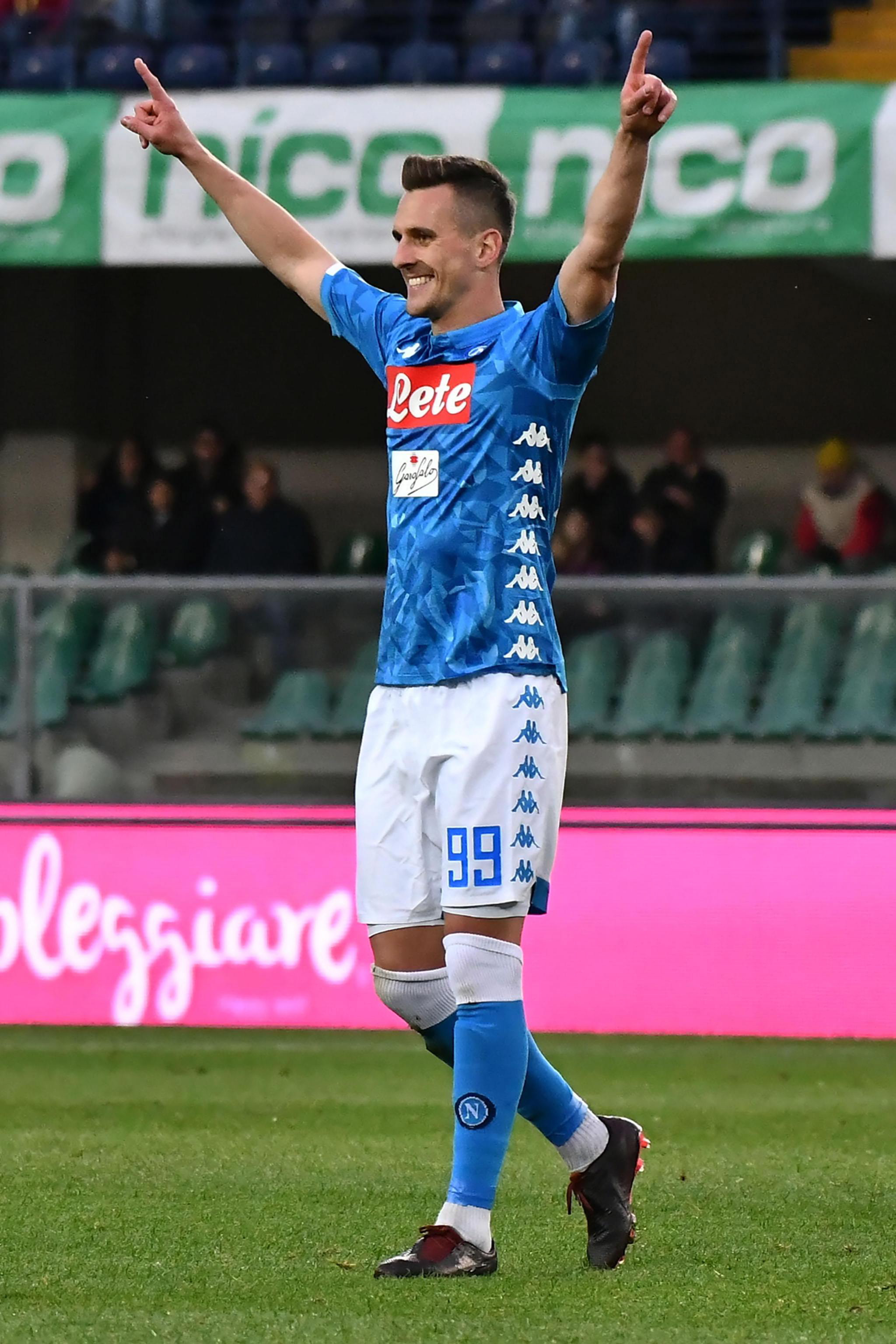 包含那不勒斯主场大胜切沃，继续追赶积分榜前列的词条