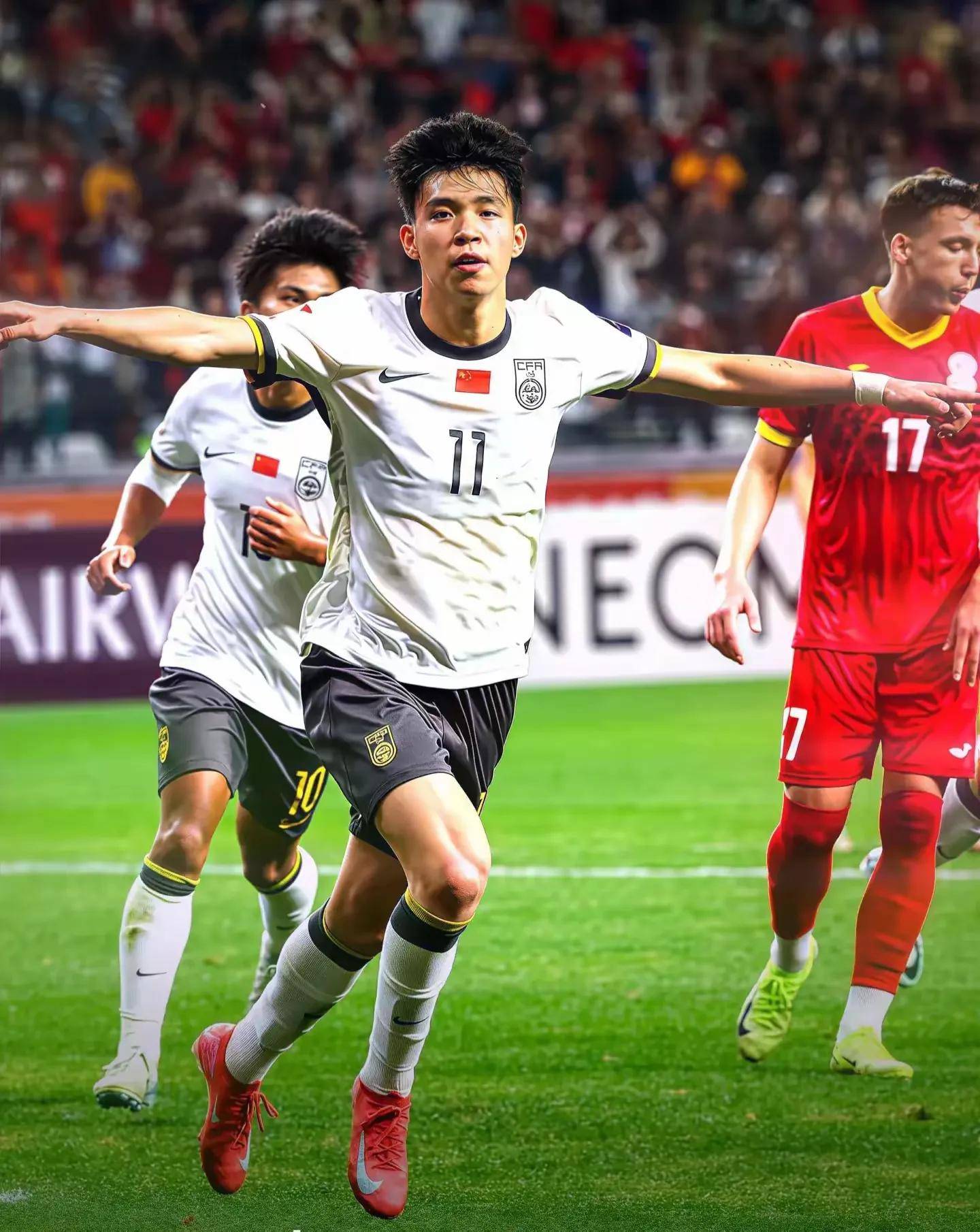 包含中国国家队主帅李铁：未来仍需调整阵容，力争冲击2022年世界杯的词条