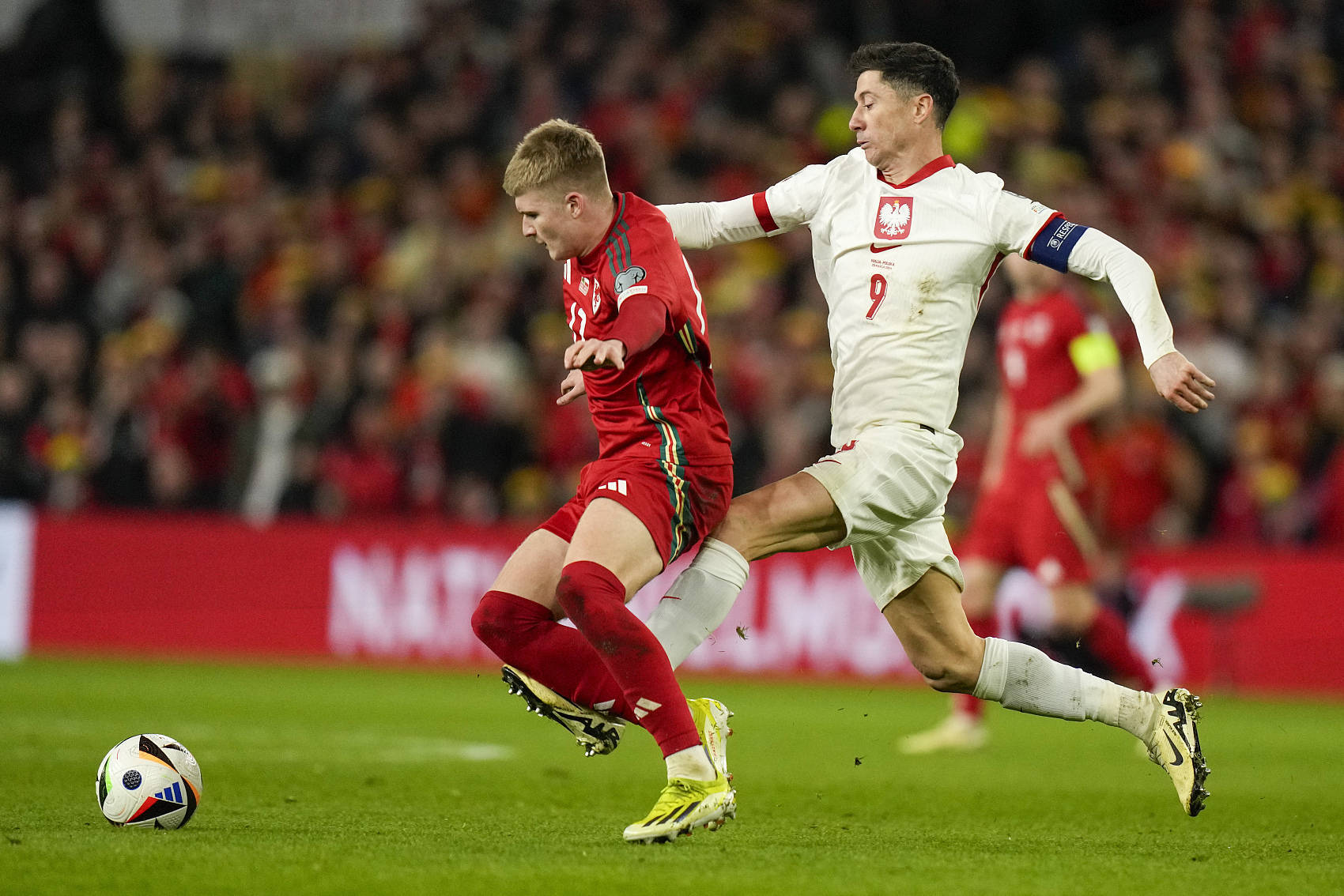 波兰队闯过关卡,欧洲杯决赛圈离我们越来越近 波兰队闯过关卡,欧洲杯决赛圈离我们越来越近