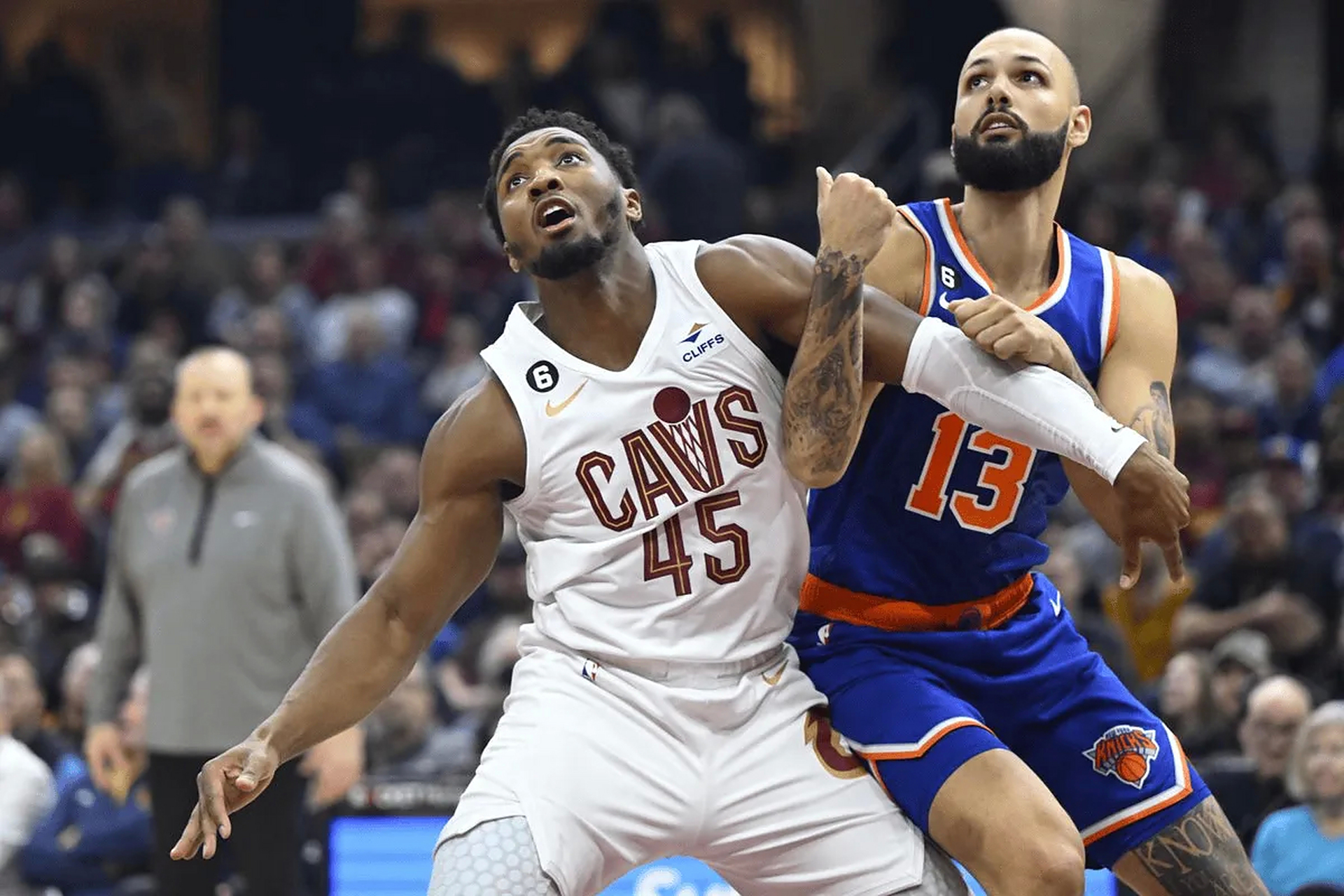 尼克斯客场击败魔术，结束两连败