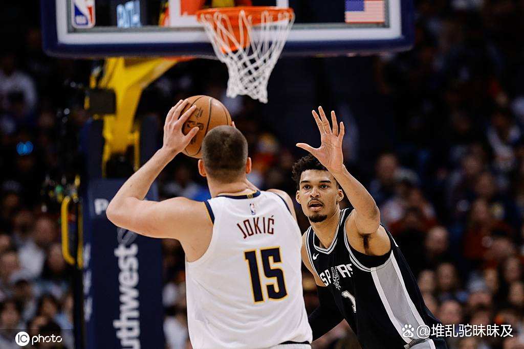 马刺惊险胜掘金,晋级西部半决赛 马刺惊险胜掘金,晋级西部半决赛