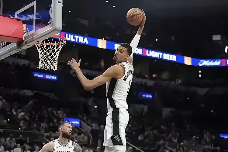 马刺队再胜火箭保持连胜 马刺队再胜火箭保持连胜