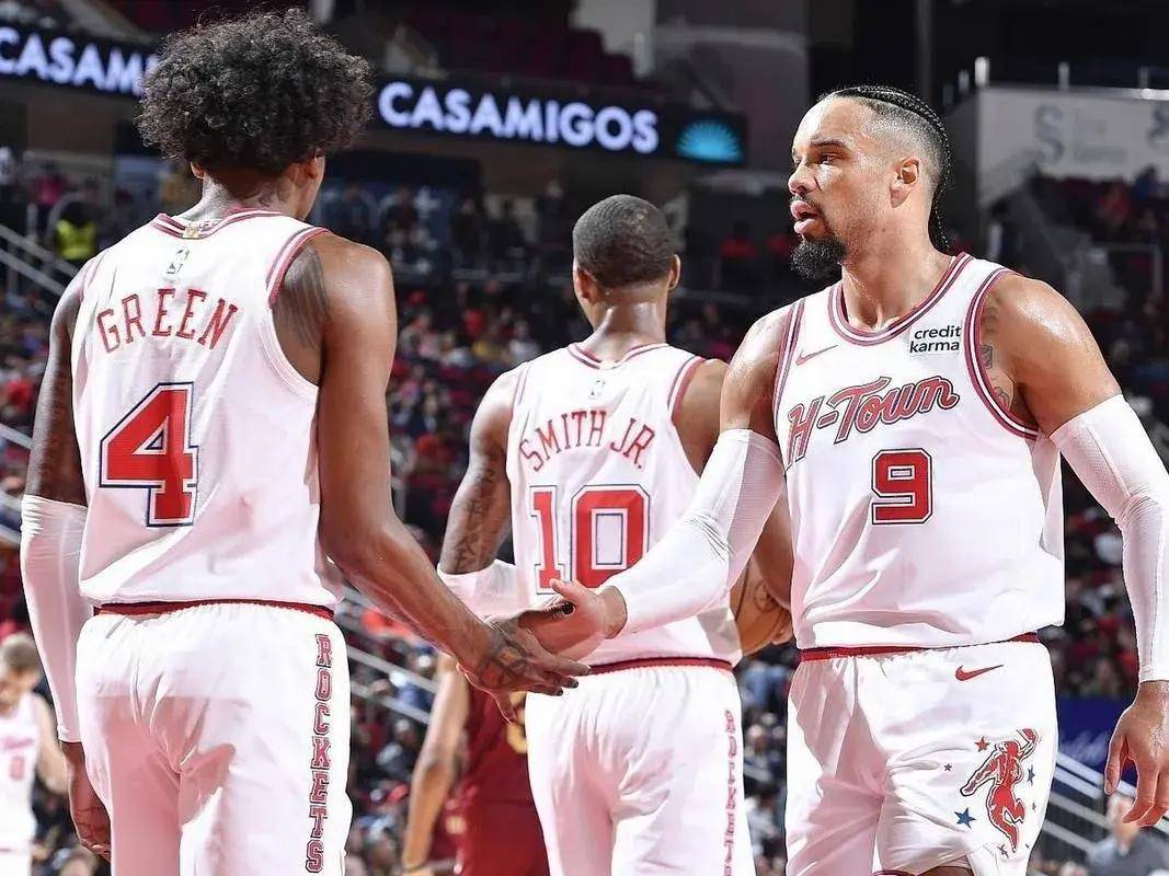 马刺队再胜火箭保持连胜 马刺队再胜火箭保持连胜