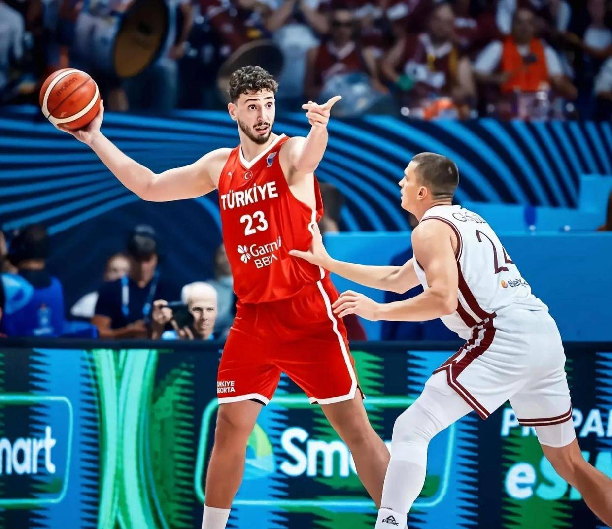 国王轻取德国男篮,艾顿送出助攻 国王轻取德国男篮,艾顿送出助攻