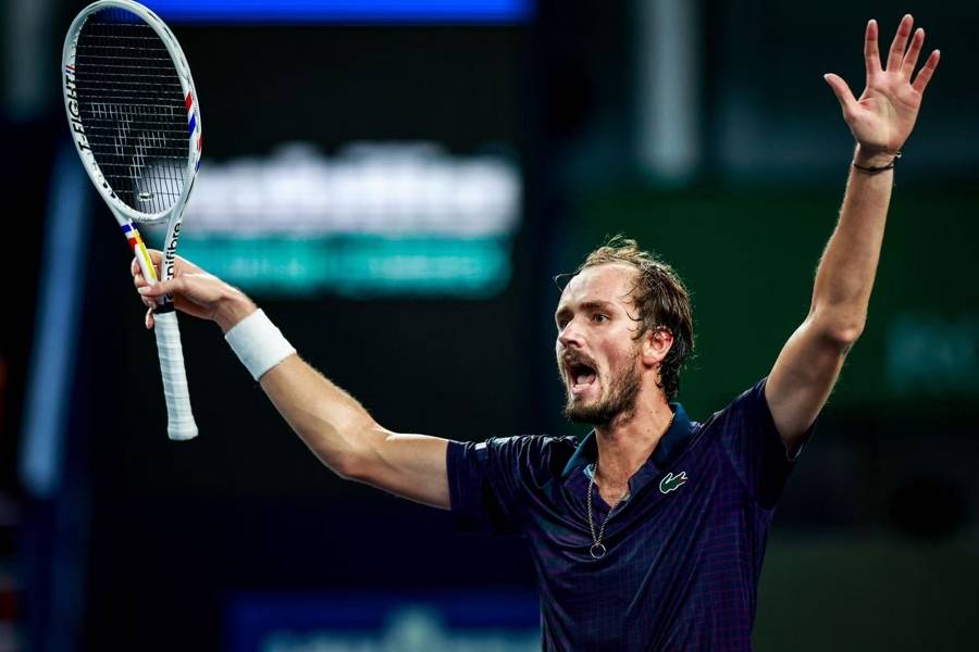 关于西班牙网球队翻盘英国网球队，梅德韦杰夫打破历史纪录的信息