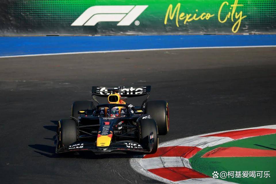 红牛二队鏖战迈凯伦,阿隆索点燃赛场 红牛二队鏖战迈凯伦,阿隆索点燃赛场